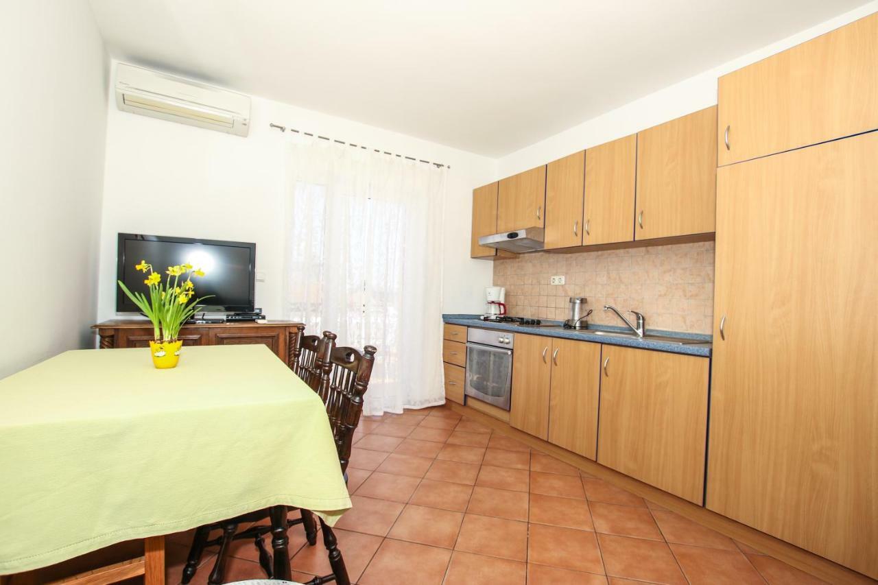 Apartmani Ljubica โปเรช ภายนอก รูปภาพ